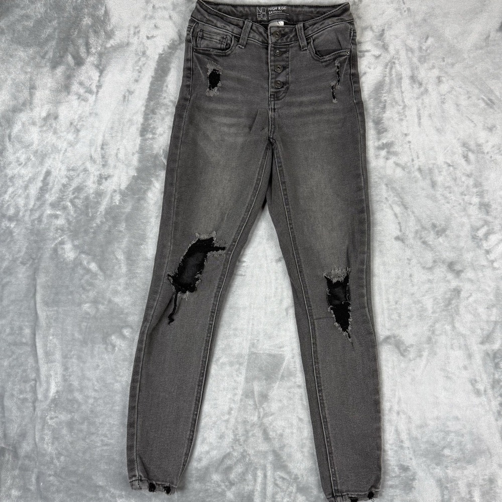 No Boundaries High Rise Skinny Jeans in a black/gray wash Size 3